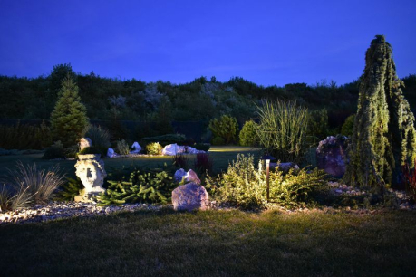 Dekorativní osvětlení zahrady 12V svítidly 