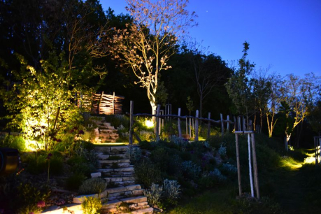 Osvětlení stromů v zahradě 