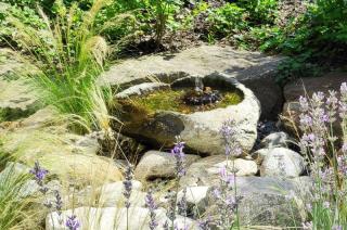 Příslušenství pro zahradní fontány - nádrže na vodu, fontánová čerpadla, vrtané kameny