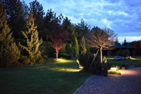 Návrh a instalace osvětlení zahrady HOLAS Lighting 